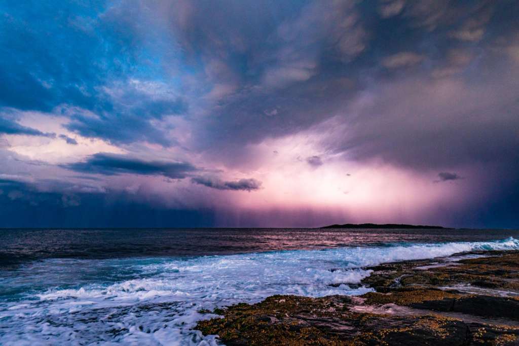 Wet weather set to smash several states as two consecutive systems cross southeast - Melbourne, VIC