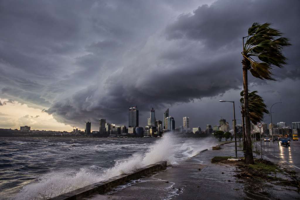 Thousands on Alert as Powerful Storm Set to Batter Perth and Western Australia