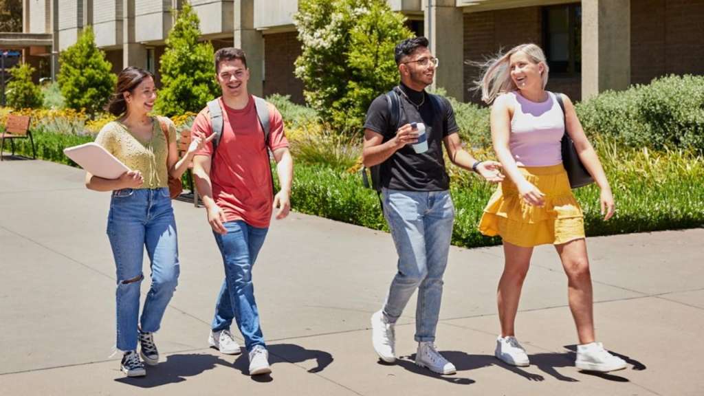 Younger Australians More Willing to pay for News as Trust in AI Remains low