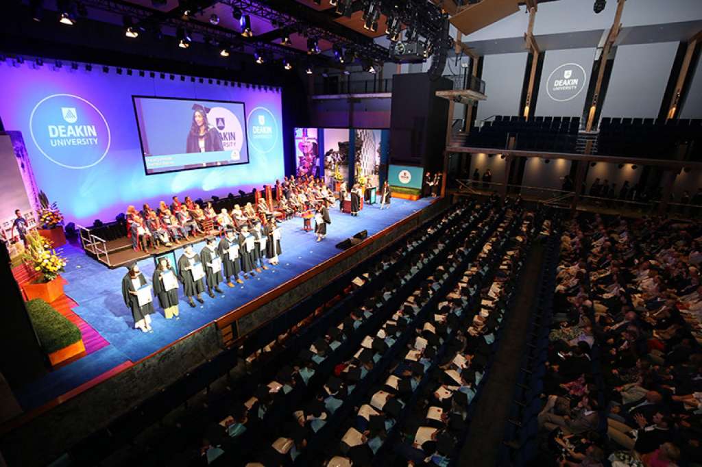 Deakin Graduates Receive Empty Envelopes During Ceremony Mix-Up - Geelong, VIC