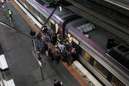 Report suggests longer V/Line trains could operate despite government concerns