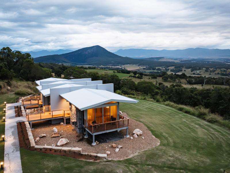City couple transform Scenic Rim retreat into their dream rural escape
