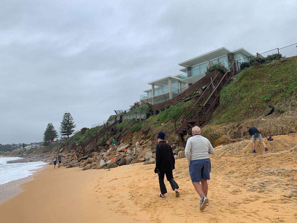 Planning panel rejects three seawall proposals for Wamberal Beach - Central Coast, NSW
