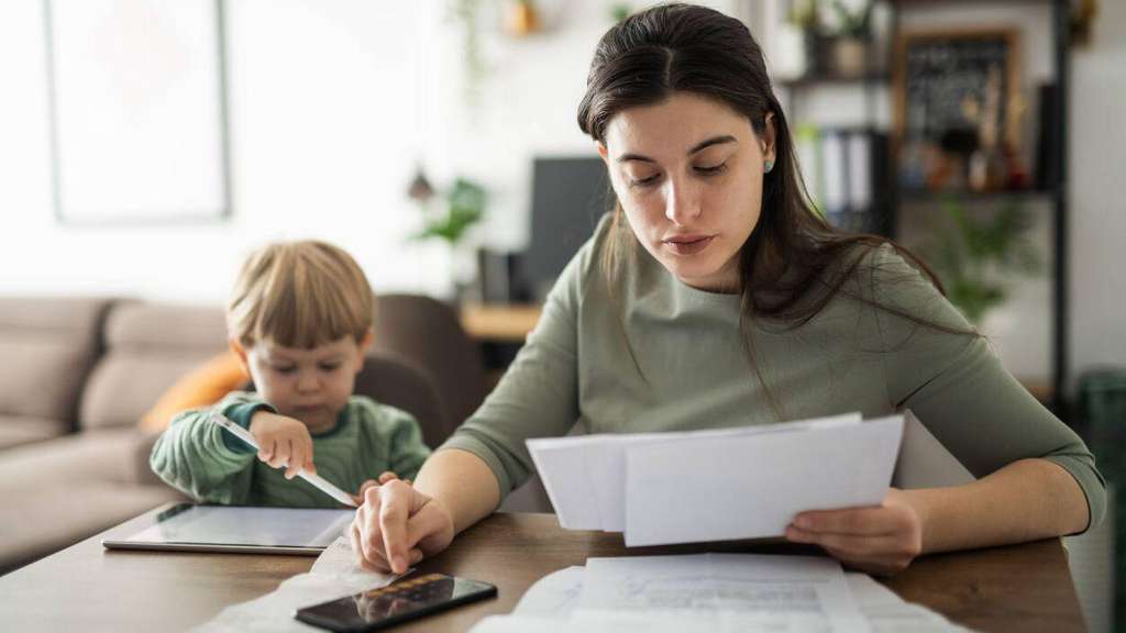Single mothers say HECS debt is preventing them from buying a home