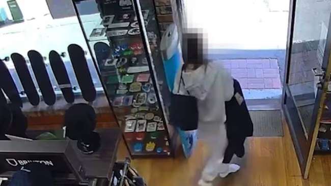 Geelong shop manager threatened with knife after chasing alleged shoplifter