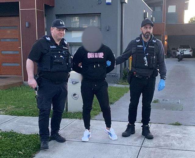 Bandidos member charged after police seize drugs, cash and weapons in West Wodonga