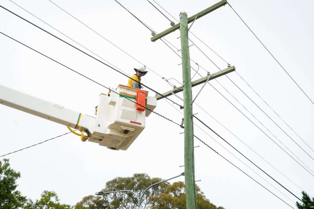 Energy Queensland worker's death was 'no doubt preventable', coronial inquest told