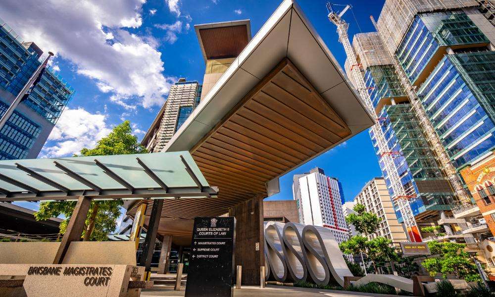 Queensland police face deadline to join Clive Palmer-backed COVID vaccine class action - Brisbane, Queensland