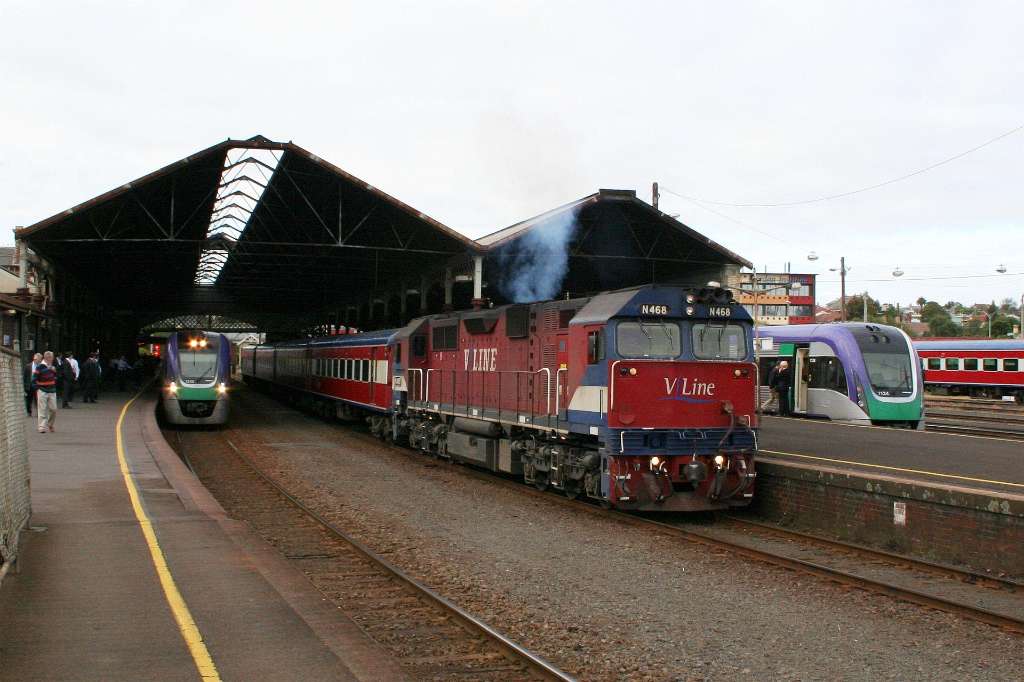 Geelong line trains resume after hours of disruption caused by signalling fault