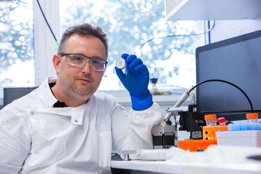 Australian scientists develop painless alternative to traditional vaccine injections - Brisbane, QLD