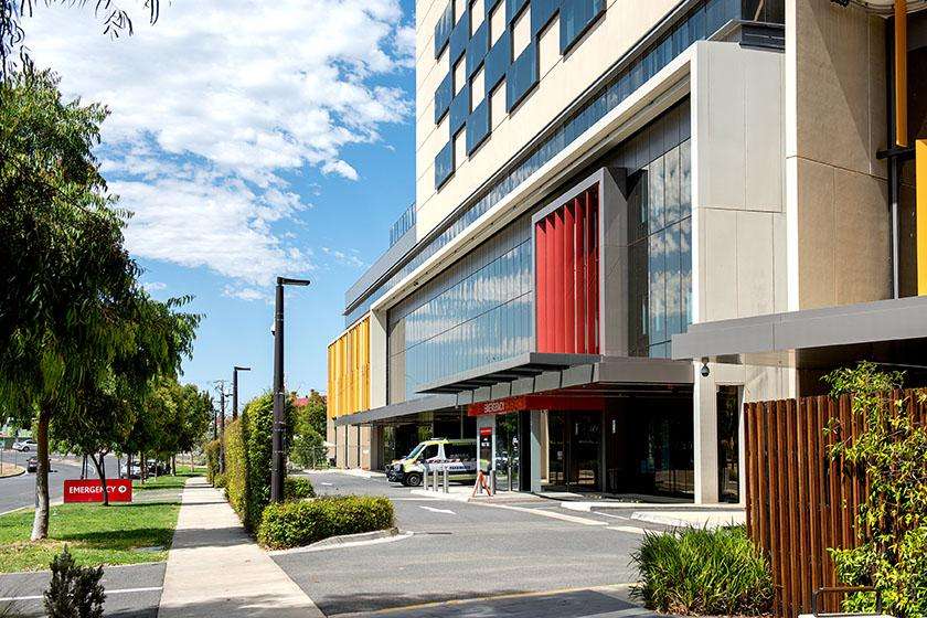 Toddler waits nearly seven hours for stitches as Bendigo Health faces emergency pressure
