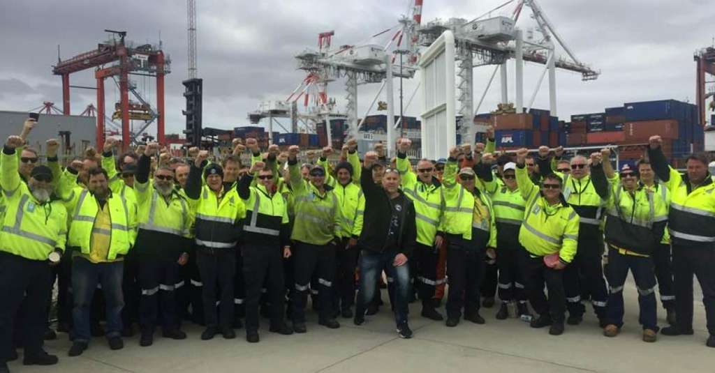 Port workers wage dispute threatens historic strike action in Western Australia