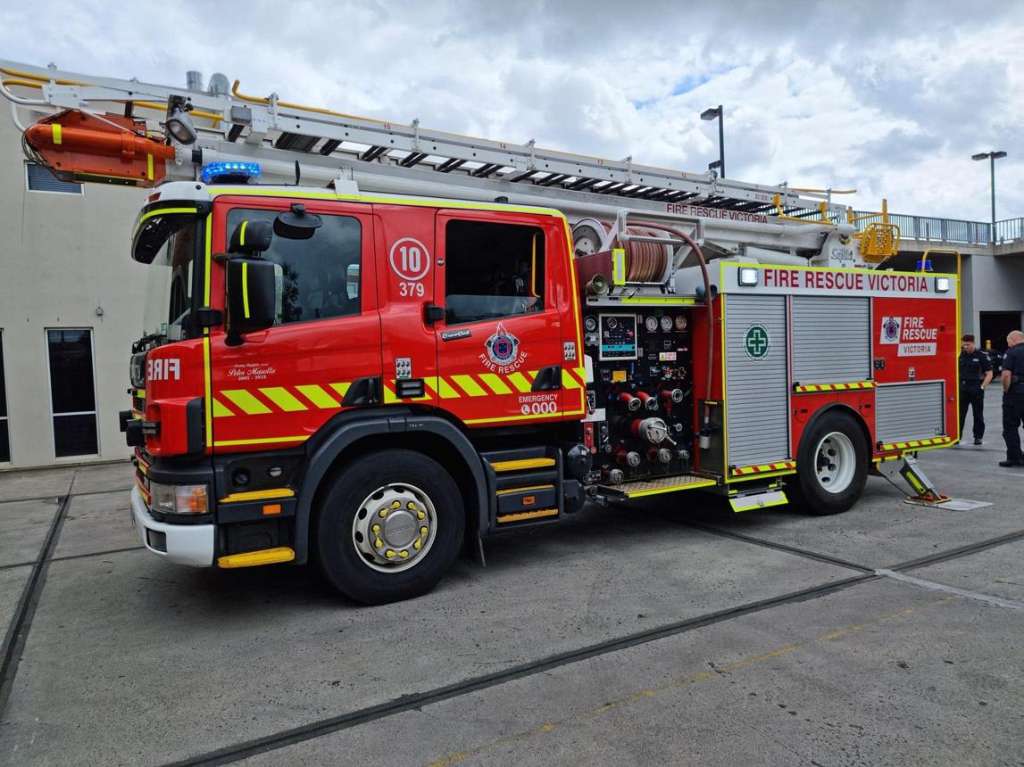 Emergency crews respond to suspected chemical leak at Waurn Ponds shopping centre - Geelong, VIC