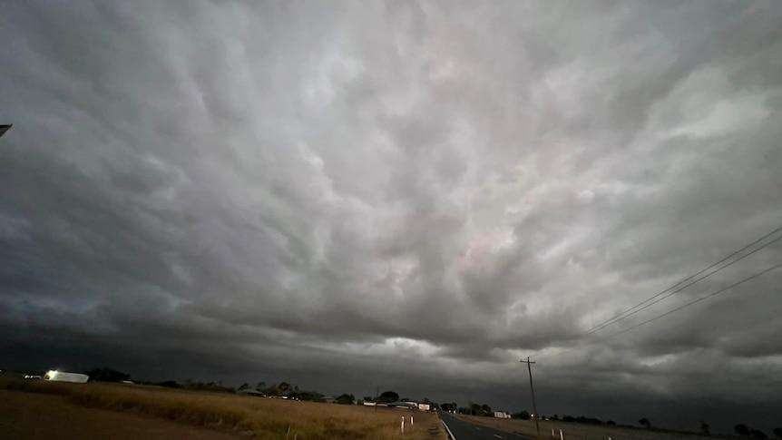 Cold Southern Surge Brings Chilly Days, Coastal Winds and Showers Across South-East Queensland - Bundaberg, QLD