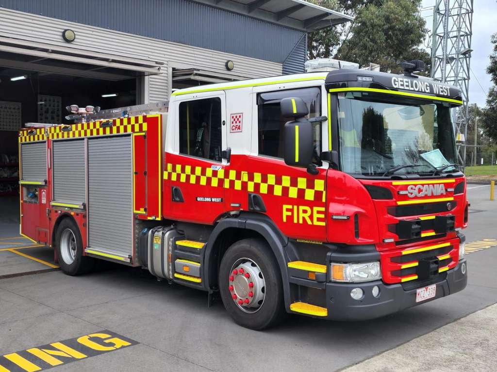 Firefighters in Breathing Apparatus Battle Major House Fire in Grovedale - Geelong, VIC