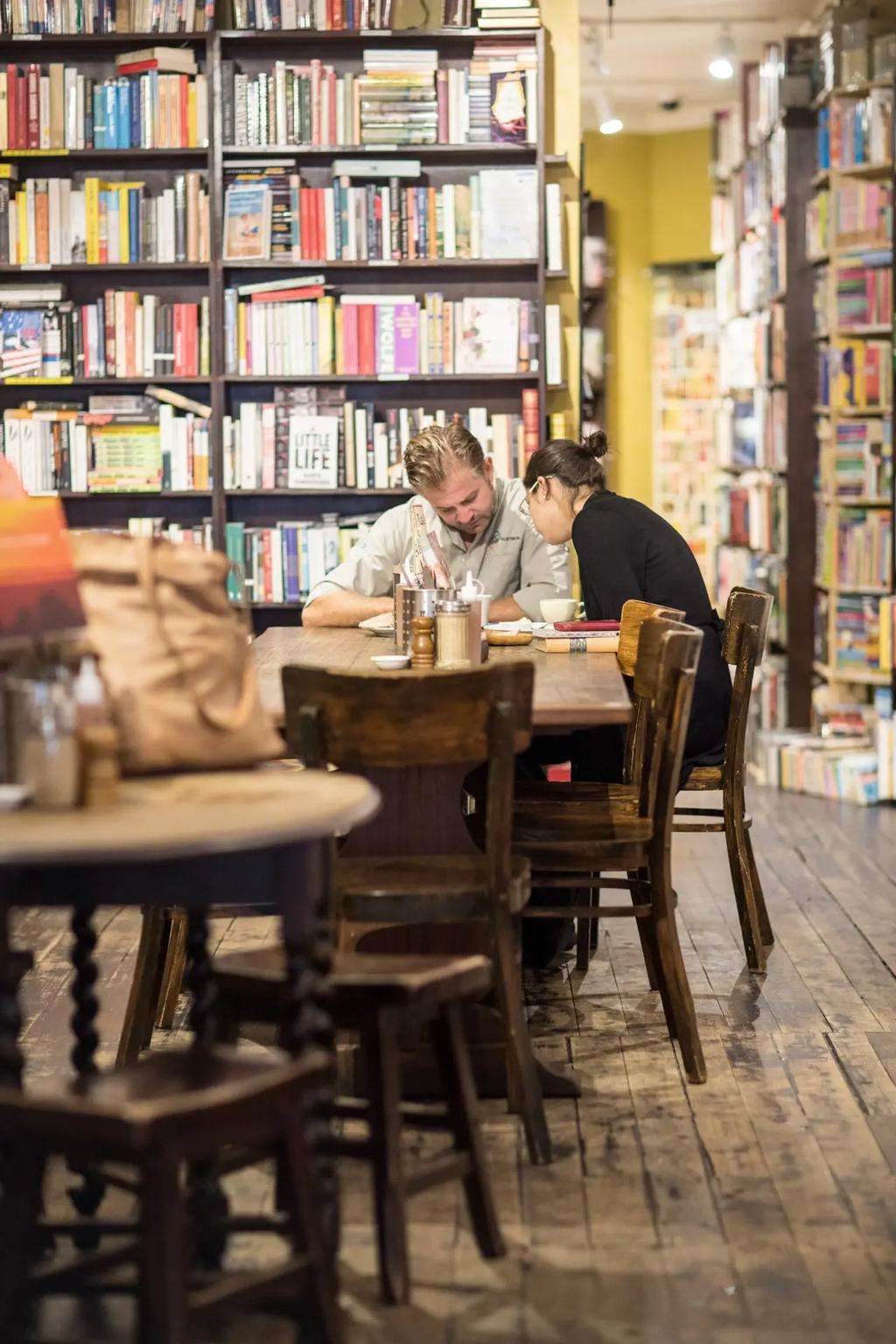 From ‘Book Doofs’ to Book Bedazzling: Social Reading Becomes Australia’s New Lifestyle Trend