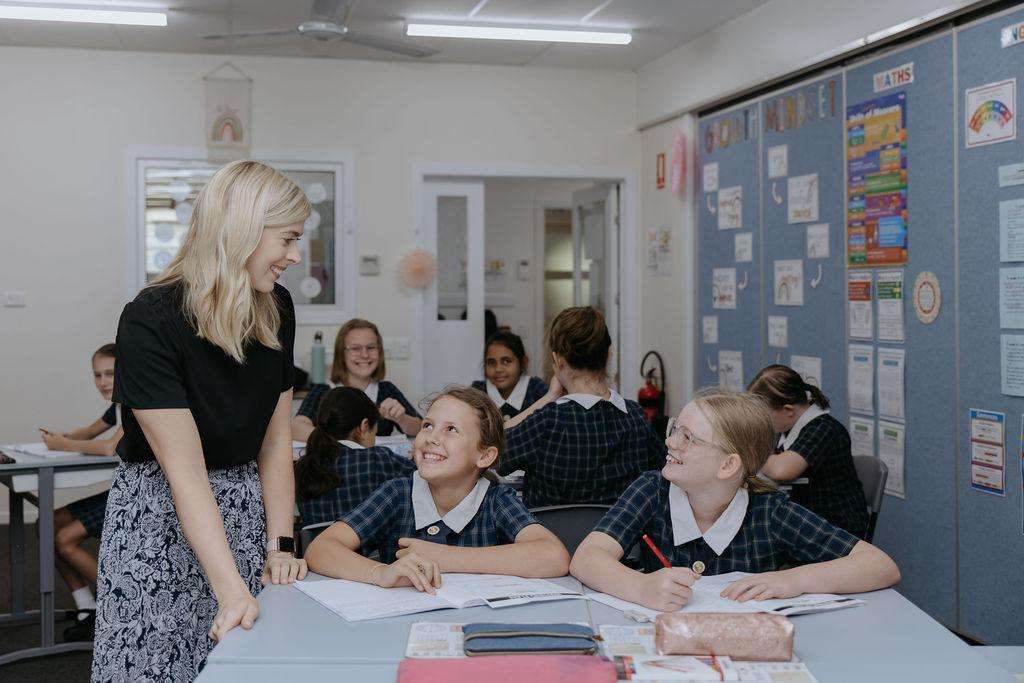 Queensland private schools offer teacher salaries of up to $180,000 amid staff shortage