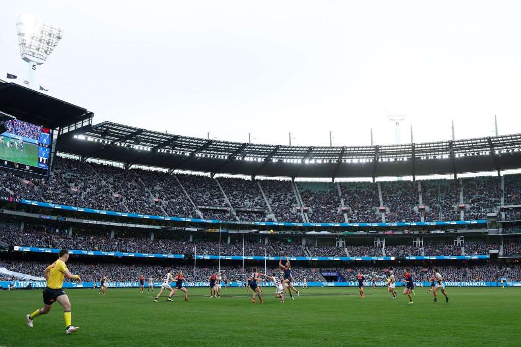 AFL Round 20 live: Blues, Hawks, Giants and Bulldogs battle for crucial wins