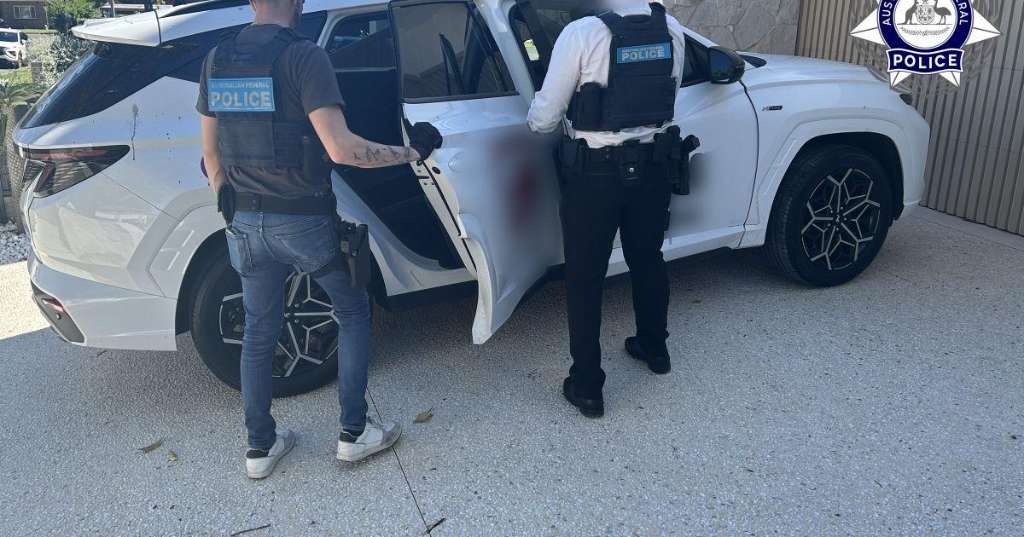Chinese national arrested over alleged $20,000 cash bribe to Commonwealth official in Queensland - Brisbane, Queensland