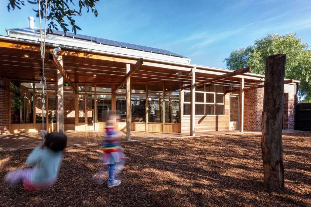 Two children escape Melbourne kindergarten to watch cartoons at home