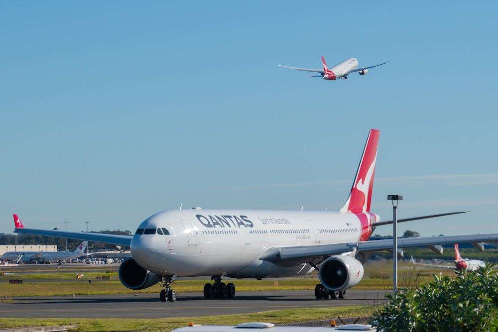 Investigation Begins After Sydney Airport Runway Near-Miss Incident