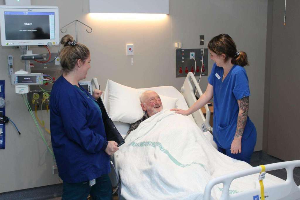 Kidney Transplant Recipient Returns to Thank Tweed Valley Hospital Care Team