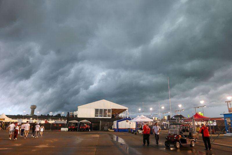 Brisbane Ekka crowds warned as thunderstorms and damaging winds approach