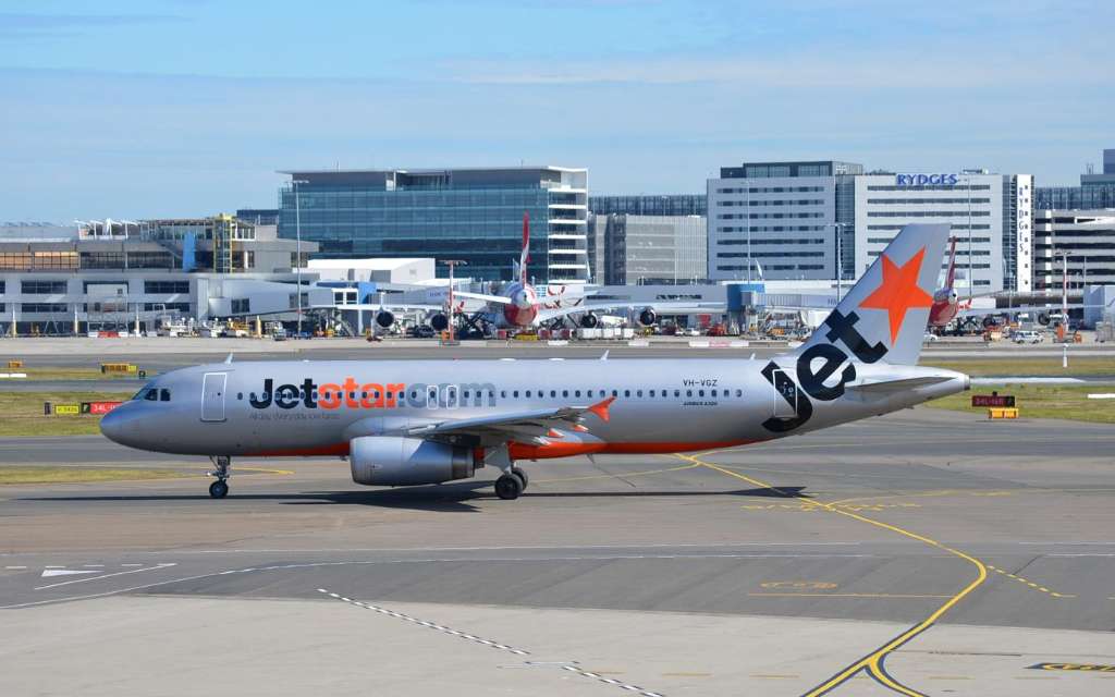 Sydney Airport near-miss raises safety concerns as authorities investigate