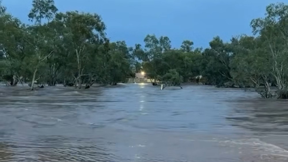 Emergency services rescue multiple people after floodwaters inundate Alicespring