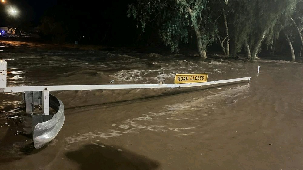 Emergency services rescue multiple people after floodwaters inundate Alicespring - image 2