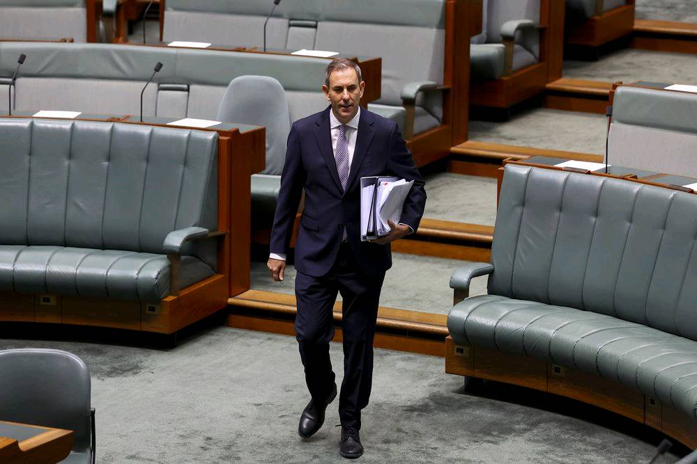 Government won't rule out changes to negative gearing