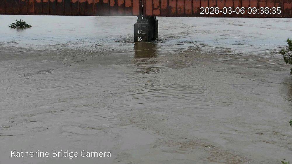 Katherine braces for major flooding as twin tropical lows drench the Top End