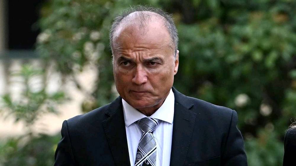 Brisbane surgeon continues practising as regulatory review proceeds after criminal charges.