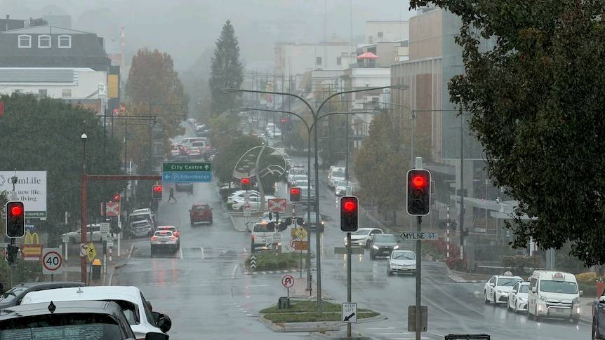 Magic Round fans advised to bring raincoats as patchy showers move across Queensland