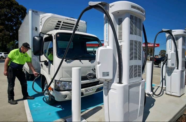 Ausgrid trials its first electric prime mover at Somersby warehouse