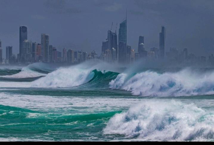 Four-Metre Waves Threaten South-East Queensland Beaches