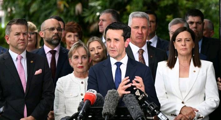 Does Queensland's premier have his attack dog on a leash?