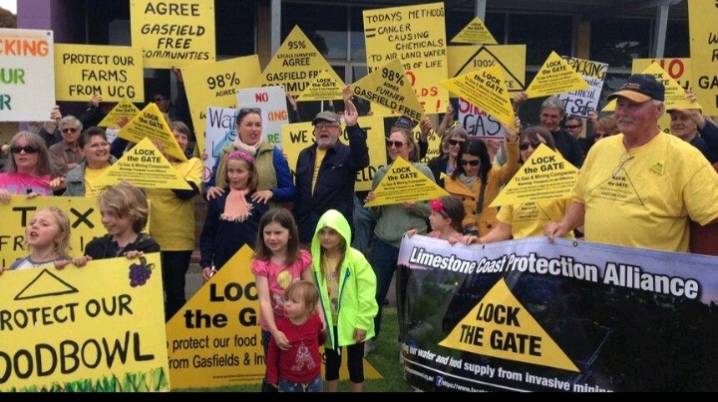 SA energy minister promotes fracking potential as Limestone Coast farmers push back