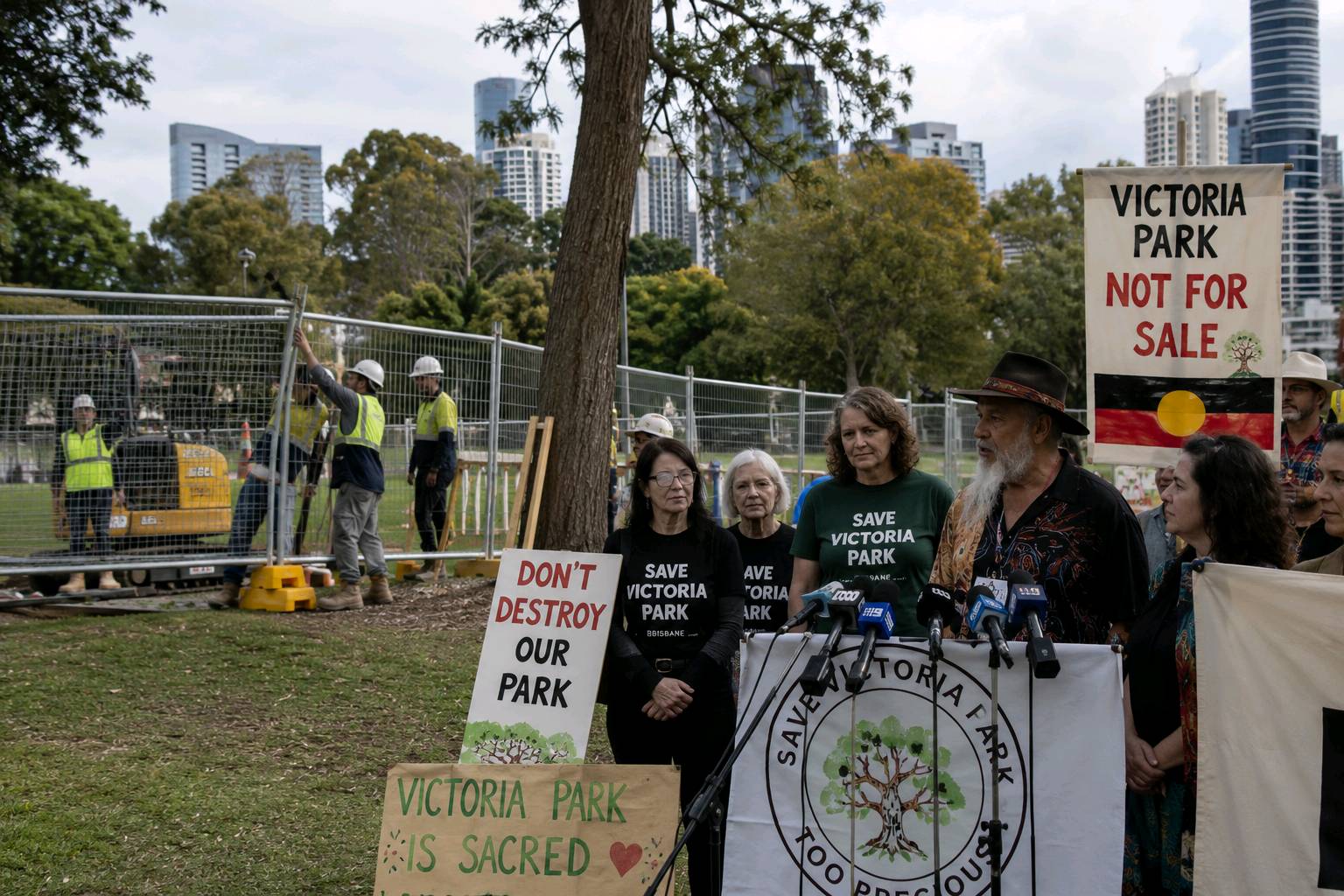 Olympics body gatecrashes Save Victoria Park event to erect fences