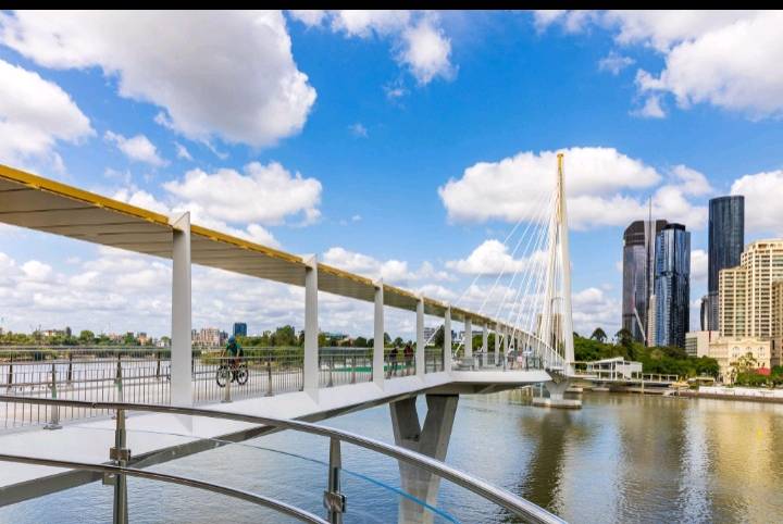 Kangaroo Point Green Bridge in Brisbane during a clear day.
