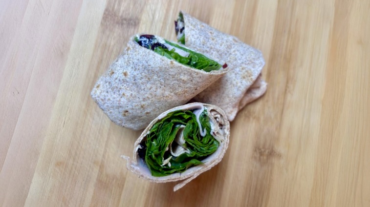 Závitky s morčacou šunkou, brusnicami a krémovým syrom