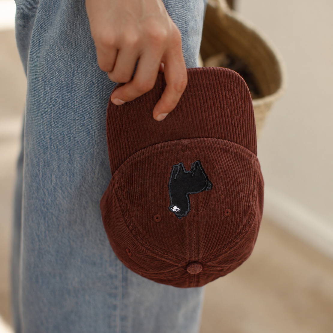 Gorra Llama Negra Corduroy