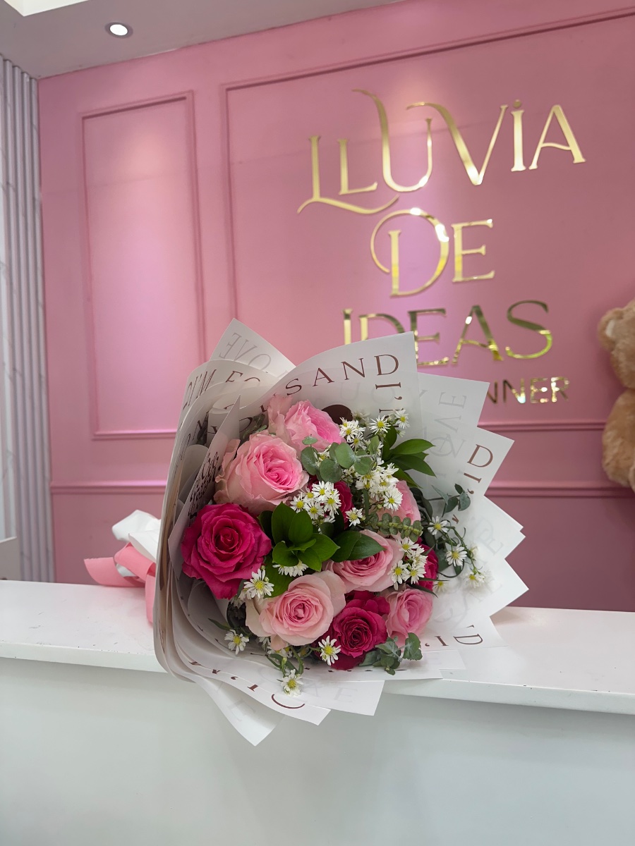 Ramo 15 Rosas — Lluvia de Ideas Party
