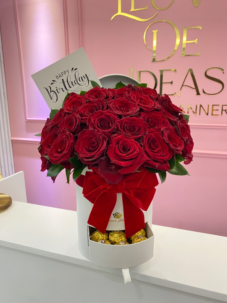 Caja 25 Rosas y 6 Ferrero Rocher — Lluvia de Ideas Party
