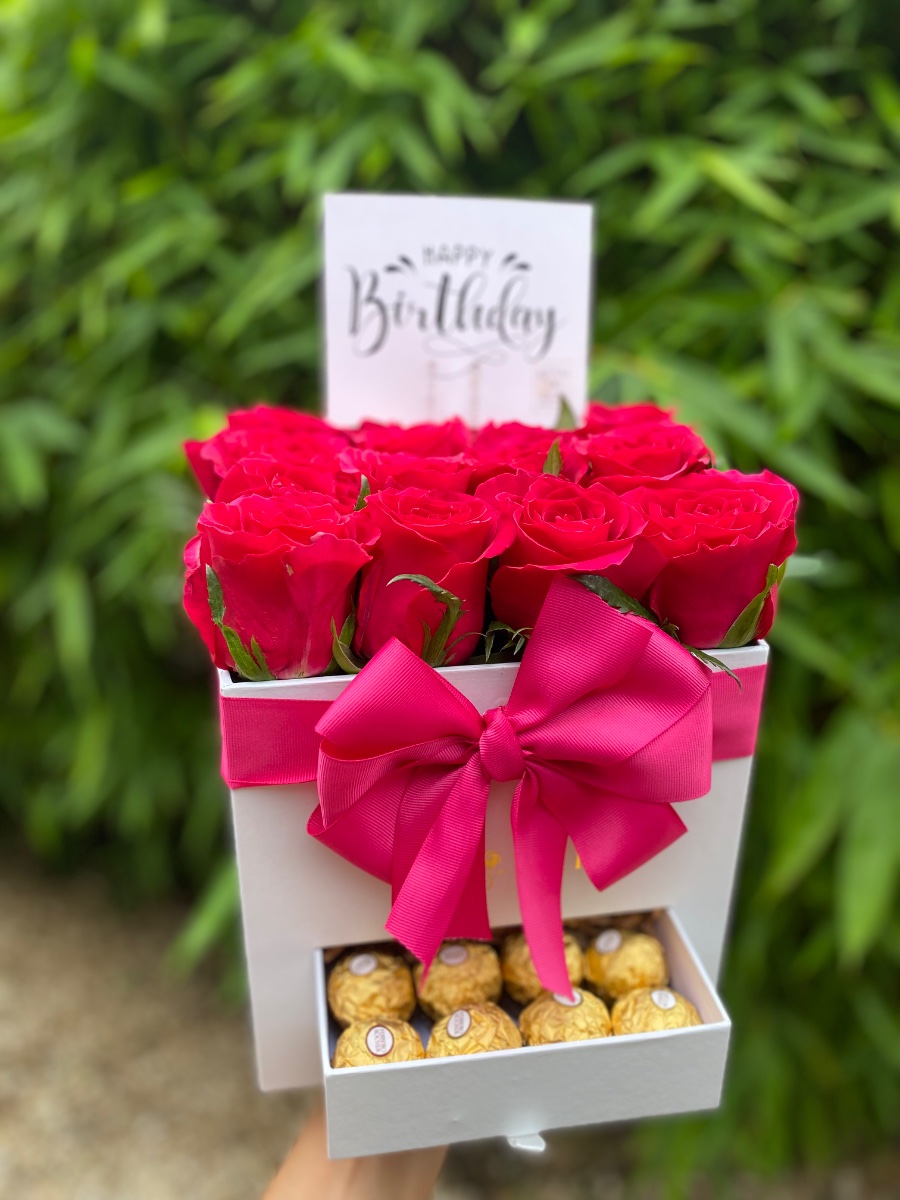 Caja Cuadrada de 16 Rosas foto 4