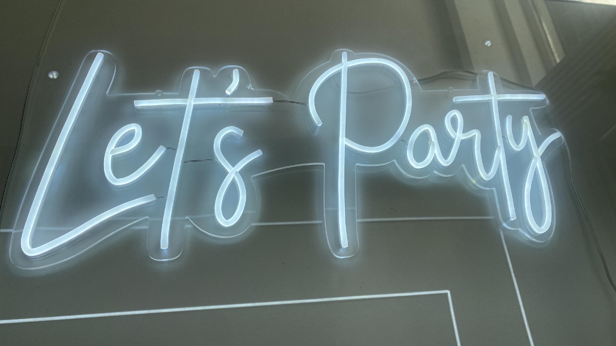 Letrero Led Let's Party — Lluvia de Ideas Party