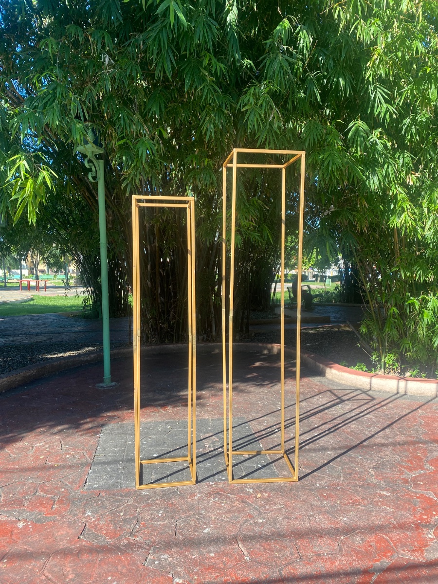 Columnas de Metal — Lluvia de Ideas Party