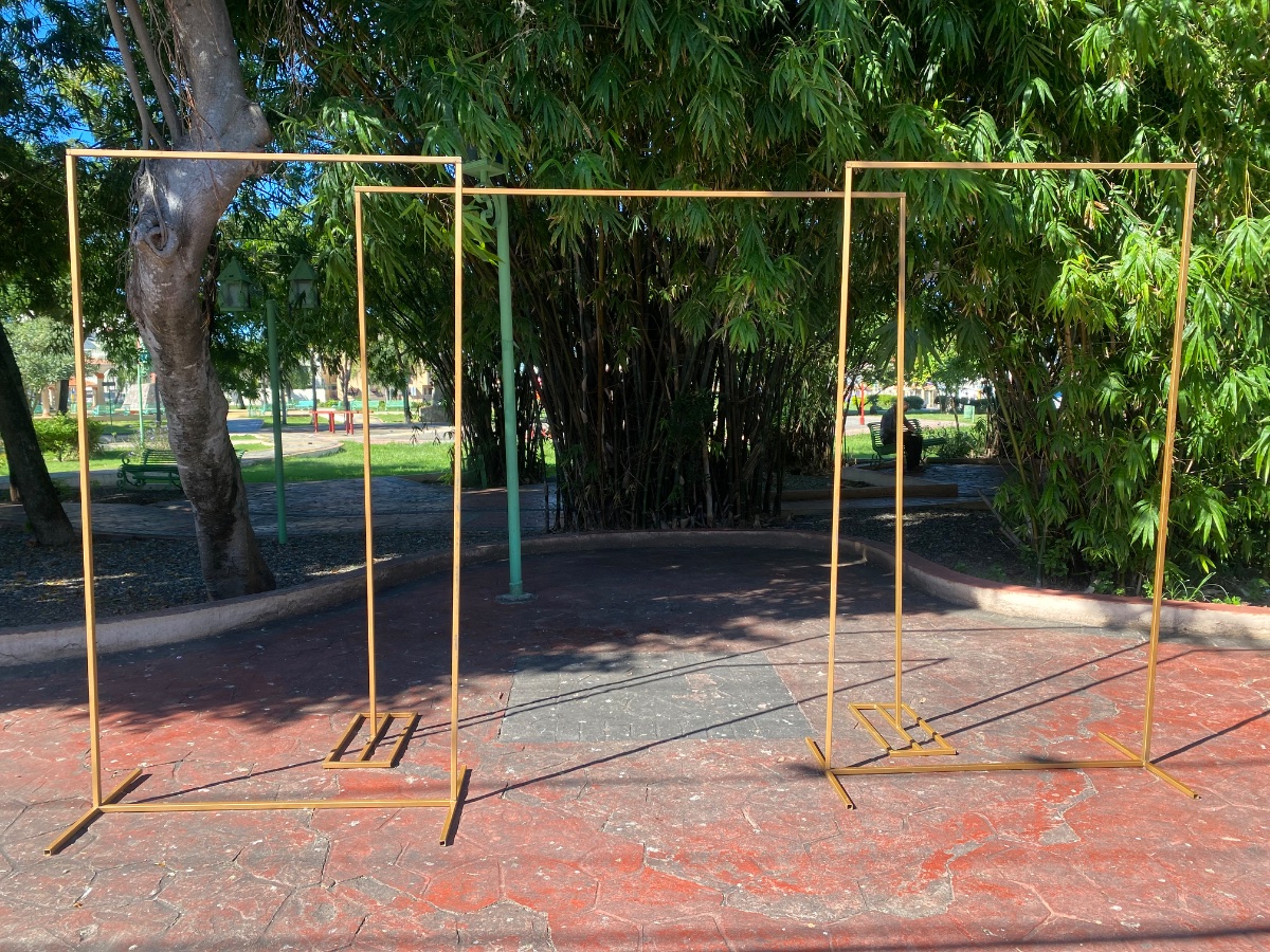 Estructura de Metal — Lluvia de Ideas Party