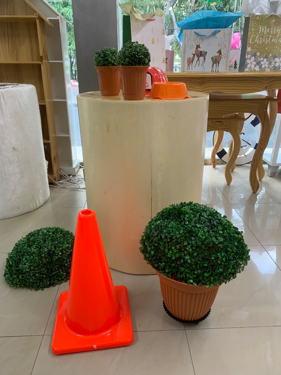 Cono Naranja — Lluvia de Ideas Party