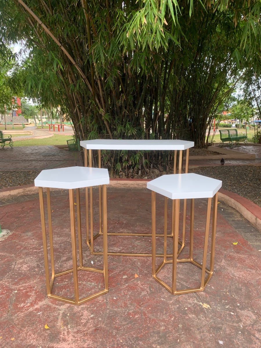 Trío de Mesas con Tope Blanco — Lluvia de Ideas Party